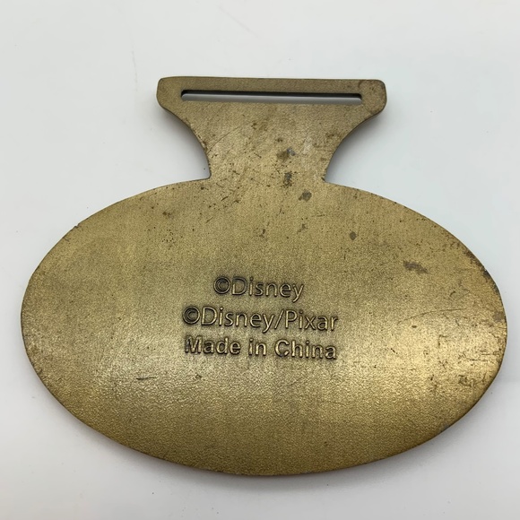 Disney runDisney The Incredibles 2018 Virtual Running Shorts 5K Gold Tone Medal - Picture 9 of 13